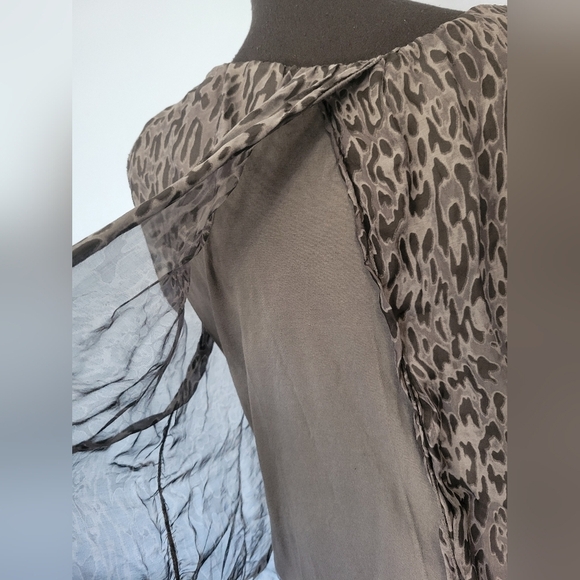 H Trend Silk Animal Print Top Grey Medium - Picture 4 of 10